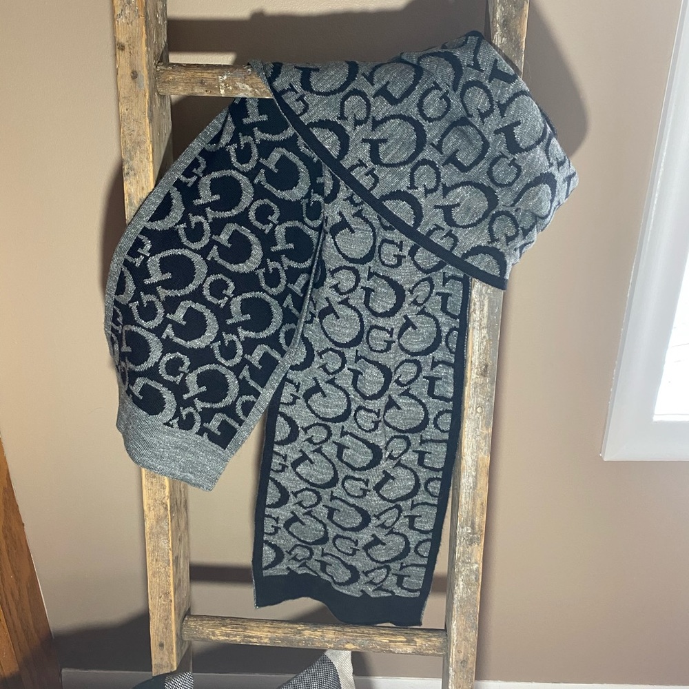 Reversible Guess Scarf